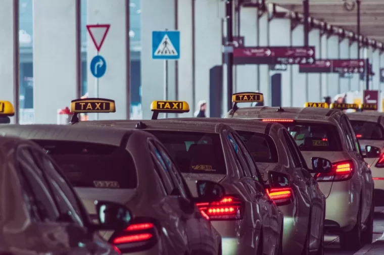 Réserver un taxi pour transport vers l'aéroport de Calvi, L'Île-Rousse, Guidicelli Taxi